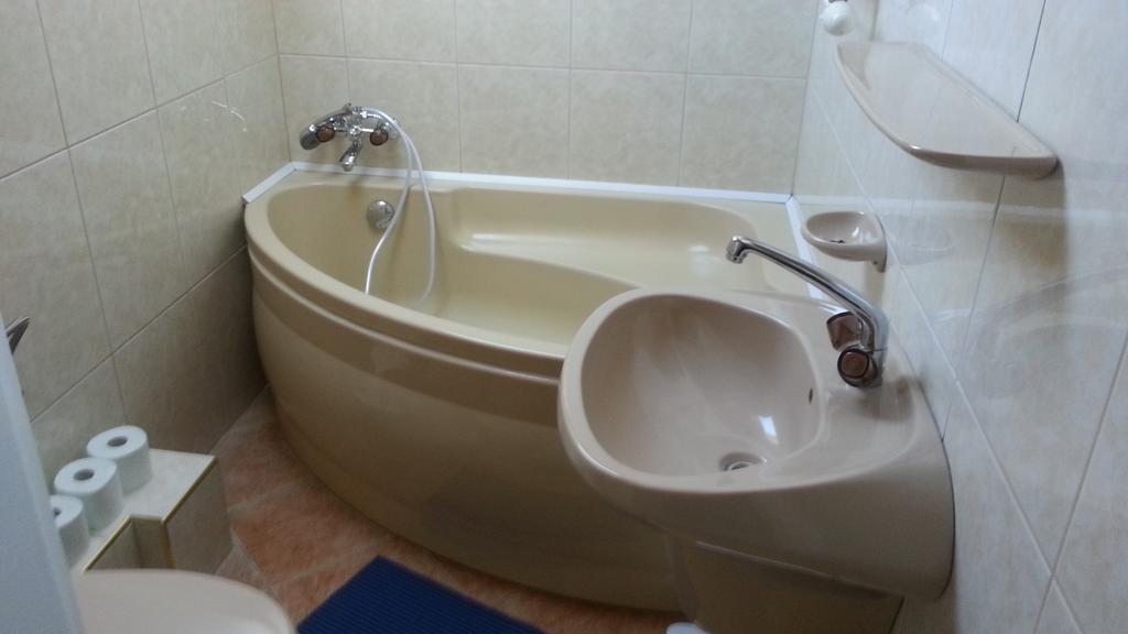 Csokonai Guesthouse Zamárdi Szoba fotó